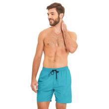 Laden Sie das Bild in den Galerie-Viewer, Model Front: Uv Line Bermuda / Short Pour Homme Short Lucca Petroleo Upf50+
