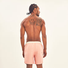 Laden Sie das Bild in den Galerie-Viewer, Model Back: Uv Line Bermuda / Short Pour Homme Shorts Boxer Rose Upf50+
