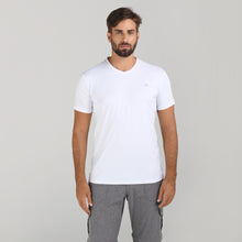Laden Sie das Bild in den Galerie-Viewer, Model Front: Uv Line Fitness Haut Sport Fit Mas Branco Upf50+

