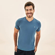 Laden Sie das Bild in den Galerie-Viewer, Model Front: Uv Line T-Shirt Pour Homme T-Shirt Sport Fit Aco
