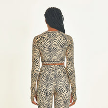 Laden Sie das Bild in den Galerie-Viewer, Model Back: Uv Line Haut De Plage Top Zebra
