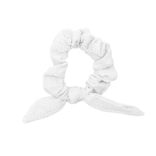 Laden Sie das Bild in den Galerie-Viewer, Bora-White Scrunchie
