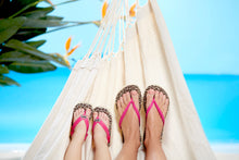 Laden Sie das Bild in den Galerie-Viewer, Havaianas Slim Animals Sandgrau/Pink
