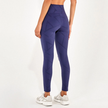 Laden Sie das Bild in den Galerie-Viewer, Circuit Blackout Cinza Graystone Leggings
