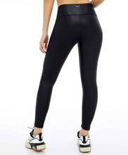 Laden Sie das Bild in den Galerie-Viewer, Couro Com Recorte Rebatidos Preto Leggings
