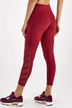 Laden Sie das Bild in den Galerie-Viewer, Hyper Bordado Lateral Vermelho Power Leggings
