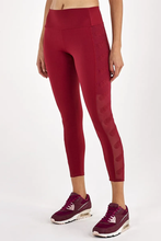 Laden Sie das Bild in den Galerie-Viewer, Hyper Bordado Lateral Vermelho Power Leggings
