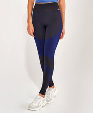 Laden Sie das Bild in den Galerie-Viewer, Sem Costura Emana Bicolor Preto Leggings
