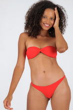 Laden Sie das Bild in den Galerie-Viewer, Leblon Twist Red Set
