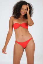 Laden Sie das Bild in den Galerie-Viewer, Leblon Twist Red Set
