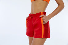 Laden Sie das Bild in den Galerie-Viewer, Shorts Techno Taslon Com Bolsos Vermelho High Red
