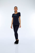 Laden Sie das Bild in den Galerie-Viewer, Von Preto inspiriertes Skin-Fit-T-Shirt
