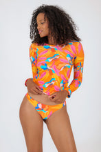 Laden Sie das Bild in den Galerie-Viewer, Top Orange-Bloom Rashguard
