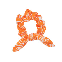 Laden Sie das Bild in den Galerie-Viewer, Trail-Orange Scrunchie
